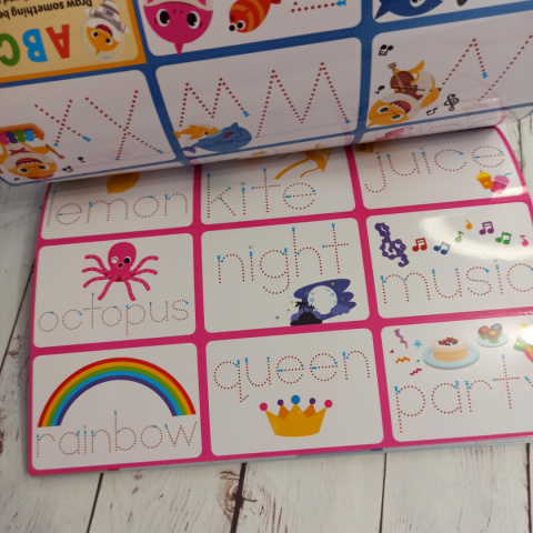 Baby Shark Wipe Clean ABC - książka po angielsku z suchościeralnym markerem Baby Shark Wipe Clean ABC - książka po angielsku z suchościeralnym markerem