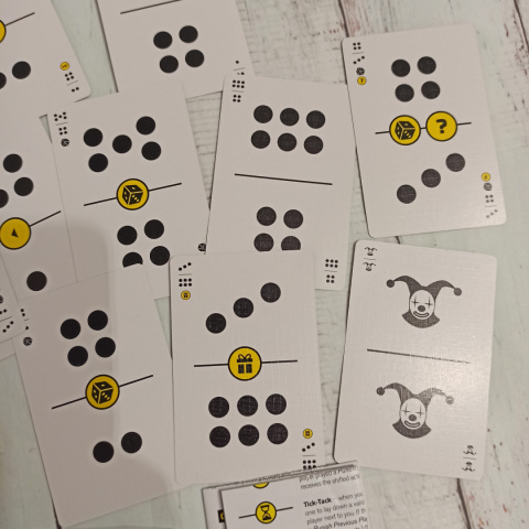 ION card and dice game - skrzyżowanie UNO i DOMINO