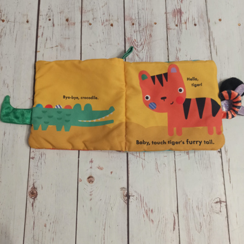 Baby Touch Tails sensoryczna książeczka z ogonkami zwierząt Baby Touch Tails sensoryczna książeczka z ogonkami zwierząt