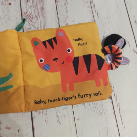 Baby Touch Tails sensoryczna książeczka z ogonkami zwierząt Baby Touch Tails sensoryczna książeczka z ogonkami zwierząt