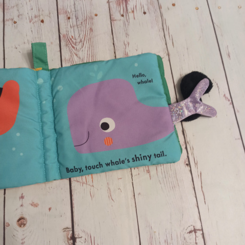 Baby Touch Tails sensoryczna książeczka z ogonkami zwierząt Baby Touch Tails sensoryczna książeczka z ogonkami zwierząt