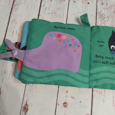 Baby Touch Tails sensoryczna książeczka z ogonkami zwierząt Baby Touch Tails sensoryczna książeczka z ogonkami zwierząt