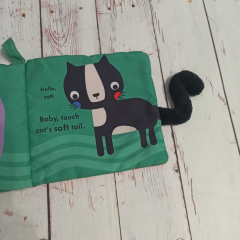 Baby Touch Tails sensoryczna książeczka z ogonkami zwierząt Baby Touch Tails sensoryczna książeczka z ogonkami zwierząt