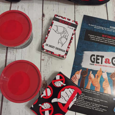 Get a Grip - gra zręcznościowa po angielsku bez użycia kciuków Get a Grip - gra zręcznościowa po angielsku bez użycia kciuków