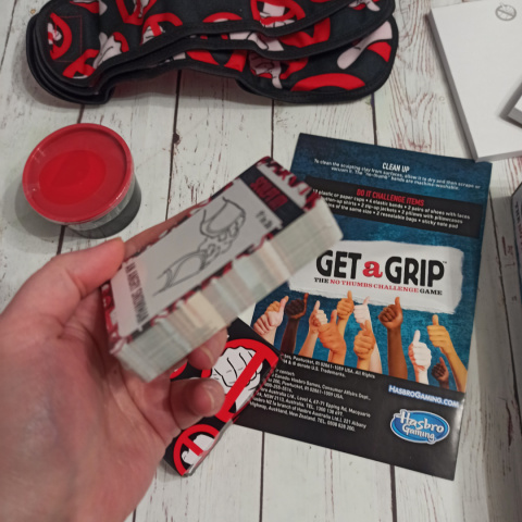 Get a Grip - gra zręcznościowa po angielsku bez użycia kciuków Get a Grip - gra zręcznościowa po angielsku bez użycia kciuków