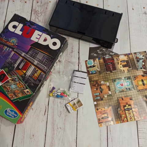 Cluedo Grab & Go - gra detektywistyczna Cluedo Grab & Go - gra detektywistyczna