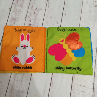 Snuggle Book sensoryczna materiałowa książeczka