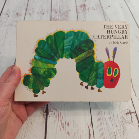 Książeczka The Very Hungry Caterpillar Książeczka The Very Hungry Caterpillar