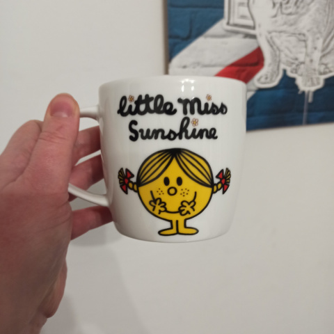 LITTLE MISS SUNSHINE - Kubek ceramiczny Little Miss LITTLE MISS SUNSHINE - Kubek ceramiczny Little Miss