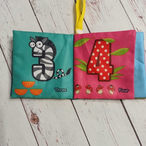 NUMBERS Sensoryczna materiałowa książeczka