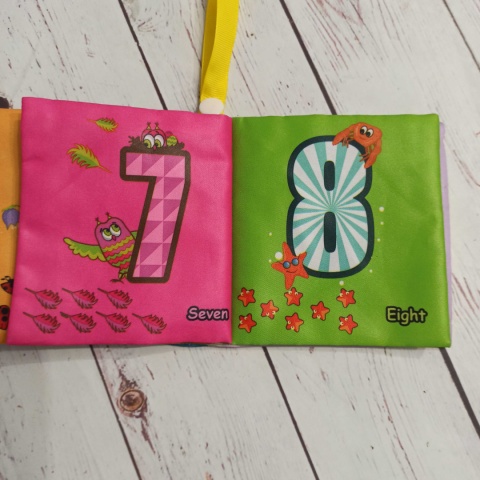 NUMBERS Sensoryczna materiałowa książeczka