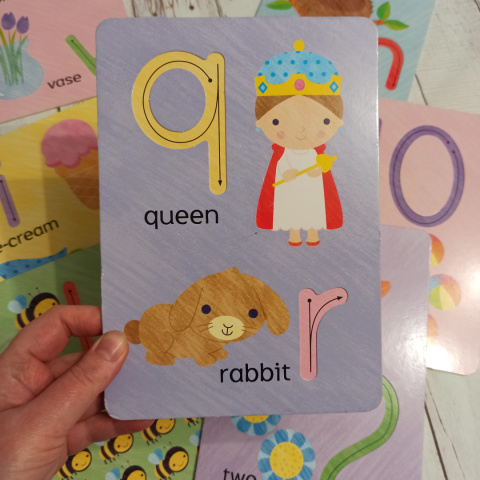 Grube karty do śledzenia palcem literki i cyferki Grube karty do śledzenia palcem literki i cyferki