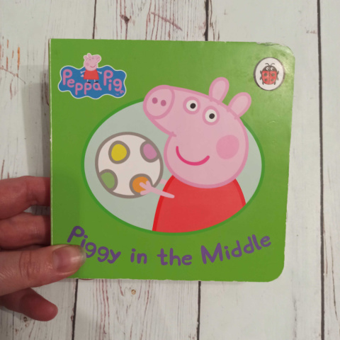 Książka PEPPA PIG Piggy in the Middle Książka PEPPA PIG Piggy in the Middle