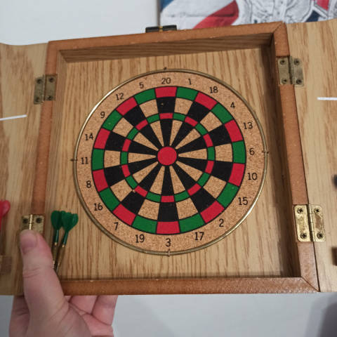 Mini House Dartgame - korkowa tarcza z rzutkami