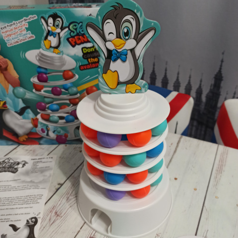 Skiing Penguin - gra zręcznościowa z piłeczkami Skiing Penguin - gra zręcznościowa z piłeczkami