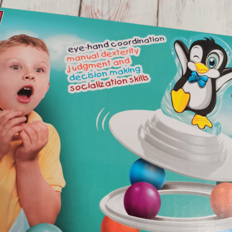 Skiing Penguin - gra zręcznościowa z piłeczkami Skiing Penguin - gra zręcznościowa z piłeczkami
