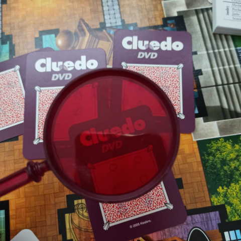 Cluedo DVD Game - gra detektywistyczna w środku NOWA Cluedo DVD Game - gra detektywistyczna w środku NOWA
