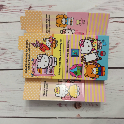 Hello Kitty Playhouse z pomieszczeniami w domu Hello Kitty Playhouse z pomieszczeniami w domu