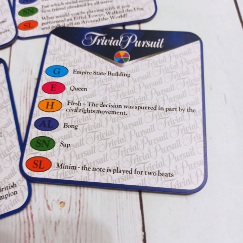 Trivial Pursuit Coasters - quiz z wiedzy ogólnej, kategorie - 120 pytań