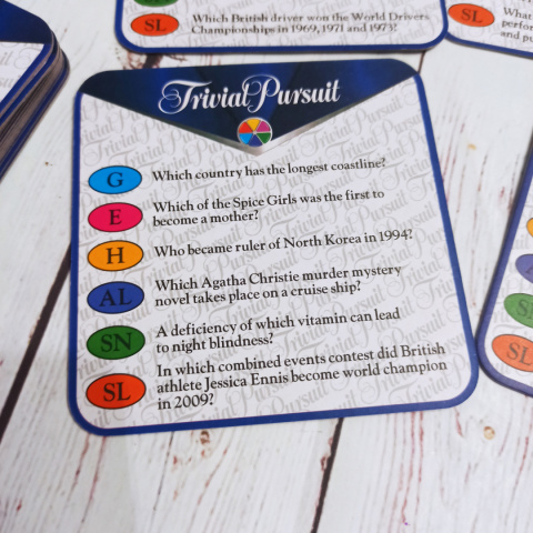 Trivial Pursuit Coasters - quiz z wiedzy ogólnej, kategorie - 120 pytań