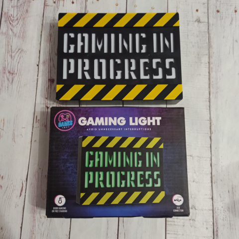 GAMING IN PROGRESS - świecąca tablica do postawienia lub powieszenia