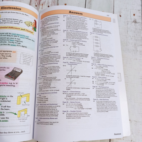 GCSE - PHYSICS - podręcznik do fizyki po angielsku CLIL