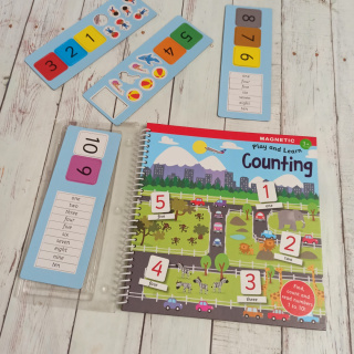 PLAY AND LEARN COUNTING - magnetyczna książeczka z magnesami