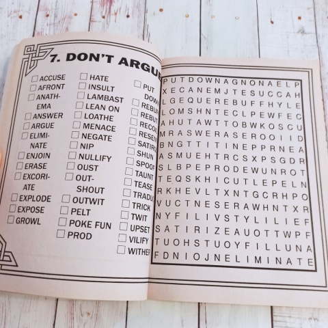 LARGE PRINT WORDSEARCH - wykreślanka z kategoriami słów