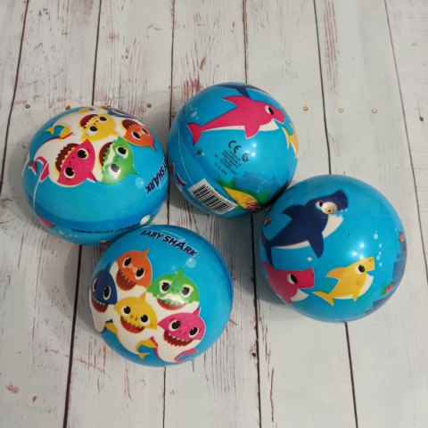 Piłka Baby Shark z całą rodzinką Rekinów Piłka Baby Shark z całą rodzinką Rekinów
