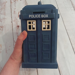 Budka TARDIS Doctor Who - drewniana skarbonka - 20x13 cm