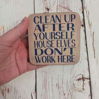 Duży Magnes z Harrego Pottera "Clean after yourself house elves don't work here" drewniany