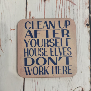 Duży Magnes z Harrego Pottera "Clean after yourself house elves don't work here" drewniany