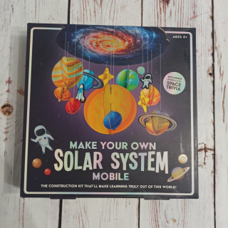 MAKE YOUR OWN SOLAR SYSTEM - w środku nowy