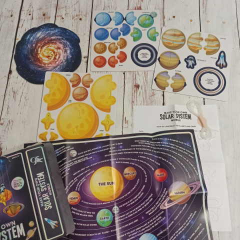 MAKE YOUR OWN SOLAR SYSTEM - w środku nowy