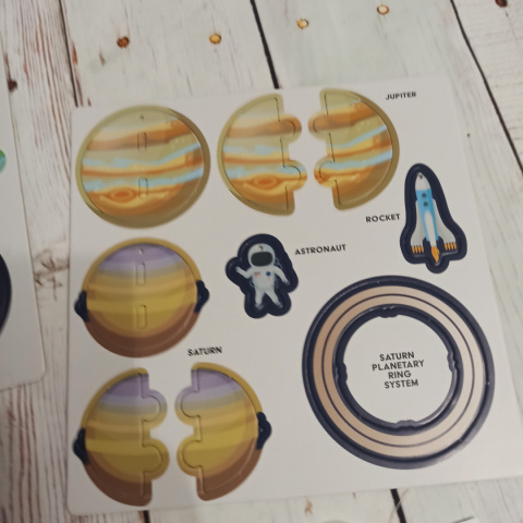 MAKE YOUR OWN SOLAR SYSTEM - w środku nowy