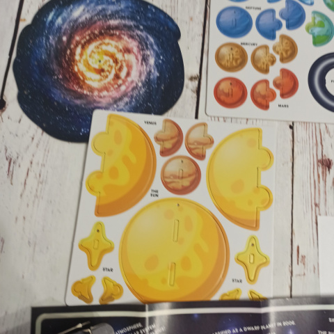 MAKE YOUR OWN SOLAR SYSTEM - w środku nowy