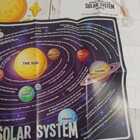 MAKE YOUR OWN SOLAR SYSTEM - w środku nowy