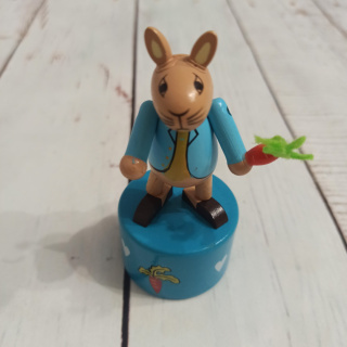 Drewniana Figurka Peter Rabbit - Piotruś Królik