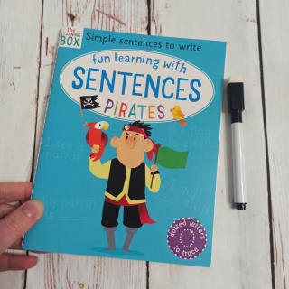 SENTENCES - fun learning with PIRATES - suchościeralna książeczka NOWA