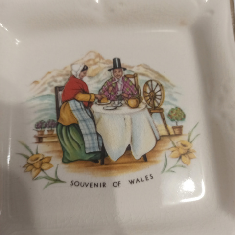 Ceramiczny talerzyk Souvenir of Wales retro, do dekoracji