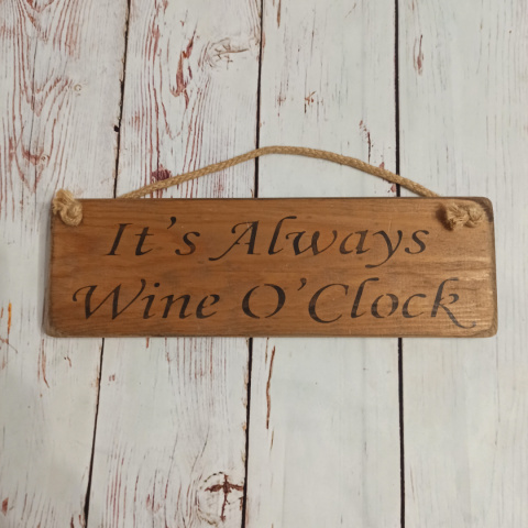 Drewniana tabliczka z napisem It's Always Wine O'clock 30x10 cm