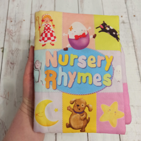 Książka materiałowa NURSERY RHYMES