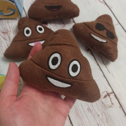 Emoticon Poop Toss - gra w rzucanie kupkami z emocjami - 2 czapki + 4 kupki emocje