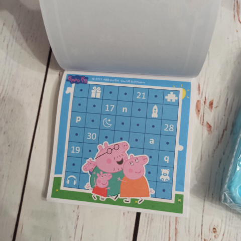 Peppa Pig - Edukacyjne bingo z liczbami, literami i rysunkami rzeczy z życia codziennego NOWA