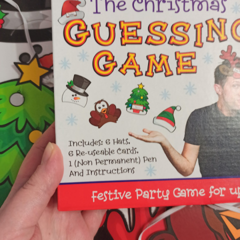 The Christmas Guessing Game - gra z opaskami i kartami do oznaczania postaci i zgadywania