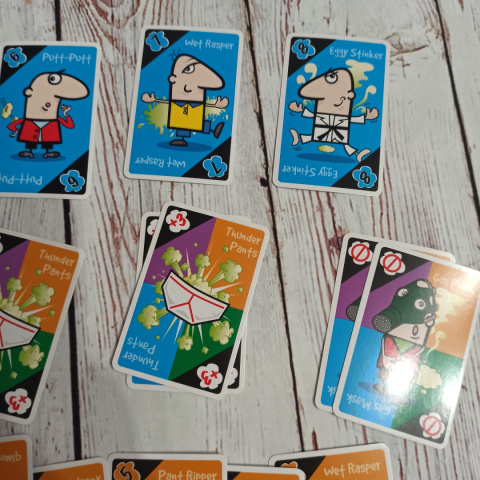 Fart the Explosive Card Game - na podobnych zasadach jak UNO - w środku NOWA