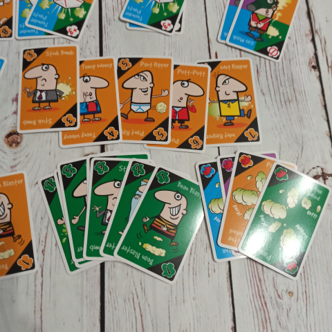 Fart the Explosive Card Game - na podobnych zasadach jak UNO - w środku NOWA