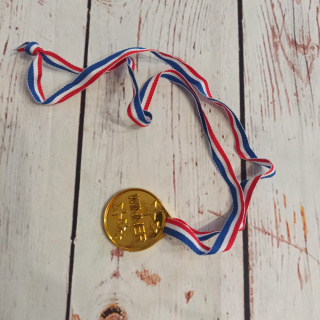 Medal WINNER - złoty plastikowy NOWY