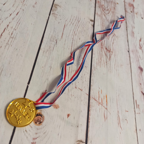 Medal WINNER - złoty plastikowy NOWY