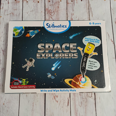 Space Explorers Write and Wipe Activity Mats - plastikowe suchościeralne maty XL dwustronne o kosmosie + zestaw mniejszych mat